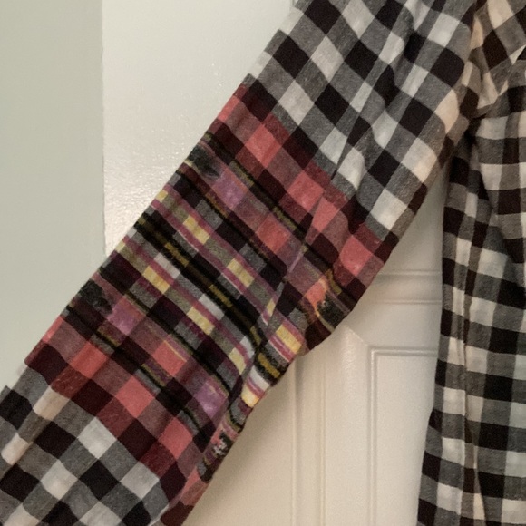 Roller Rabbit top. - Picture 2 of 3